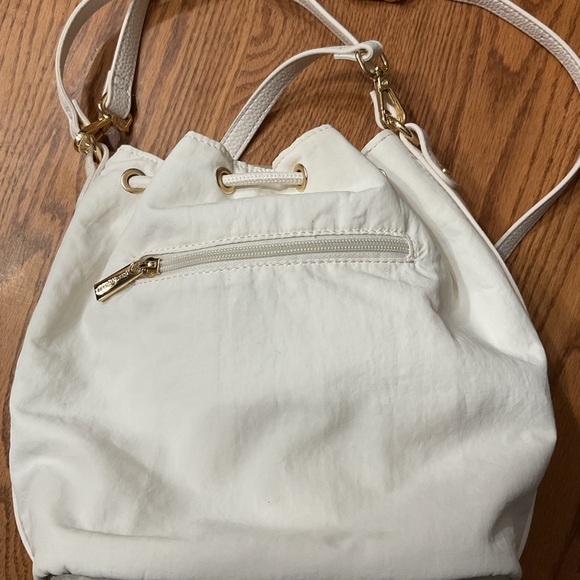 Isaac Mizrahi Cream Drawstring shoulder crossbody bag - Picture 4 of 7